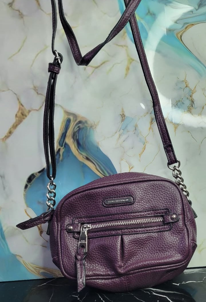 Bolso Bandolera Dana Buchman en Tono Ciruela