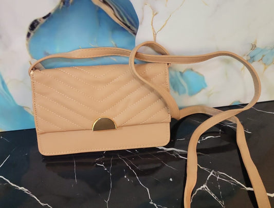 Bolso Bandolera Acolchado con Solapa en Tono Nude