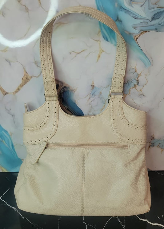 Bolso de Hombro Covington con Detalles Perforados